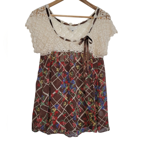 Medium Corey Lynn Calter 100% Silk Crochet Short Sleeve Lattice Floral Print Top - Picture 1 of 5